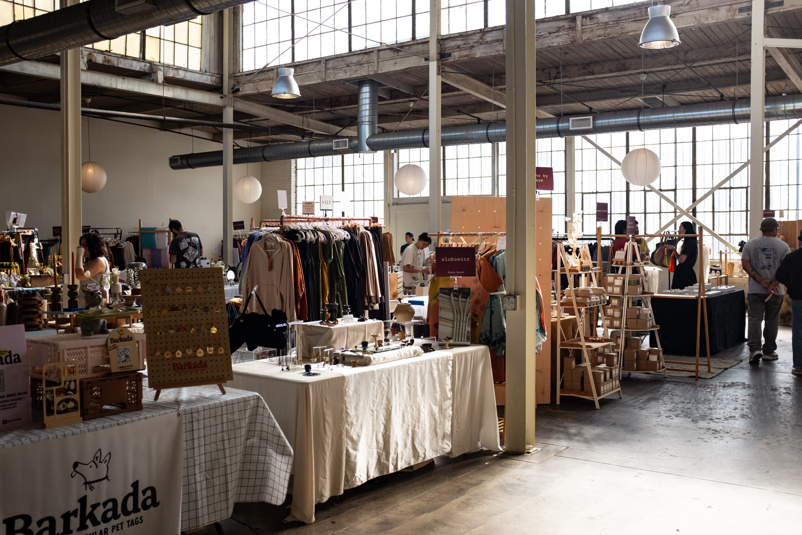 A photo of In Todo craft fair from inside the Frankie warehouse in LA.